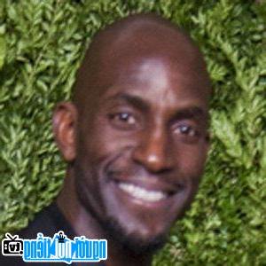 A Portrait Picture of Kevin Garnett Basketball Player 