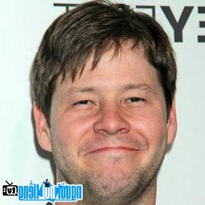 Một hình ảnh chân dung của Nam diễn viên truyền hình Ike Barinholtz