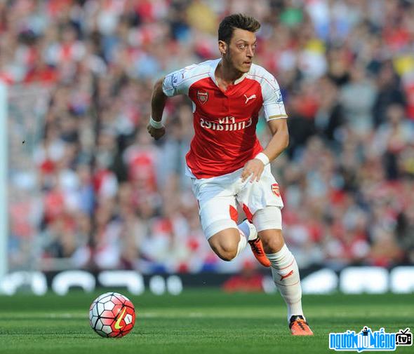 Cầu thủ Mesut Ozil được xem là báu vật của câu lạc bộ Arsenal