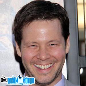 Ảnh chân dung Ike Barinholtz