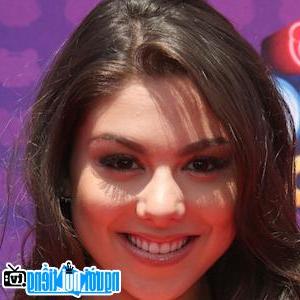 A Portrait Picture of Female TV actress Kira Kosarin