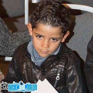 Xem hình ảnh quý giá của Cristiano Ronaldo Jr. nhỏ, cậu bé đáng yêu này có thể tiếp tục thừa hưởng tài năng của cha mình trong tương lai.