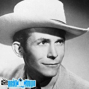 Một hình ảnh chân dung của Ca sĩ nhạc đồng quê Hank Williams Sr.