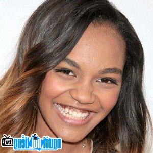 Một hình ảnh chân dung của Nữ diễn viên truyền hình China Anne McClain