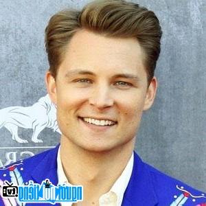 Latest Picture Of Country Singer Frankie Ballard