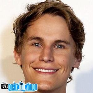 Latest Picture of TV Actor Rhys Wakefield