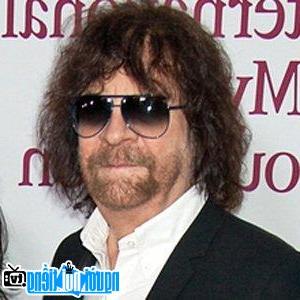 A portrait picture of Rock Singer Jeff Lynne