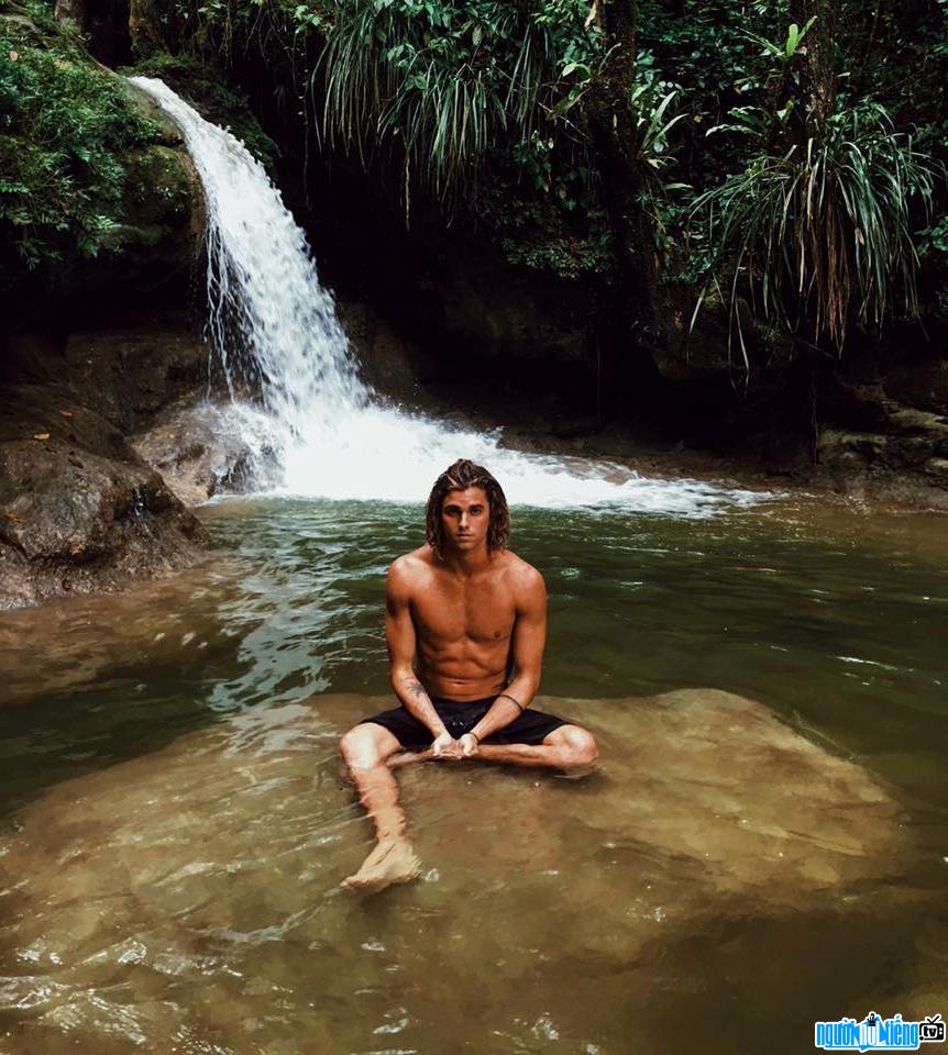 Hình ảnh Sao Instagram Jay Alvarrez trong một chuyến du lịch của anh
