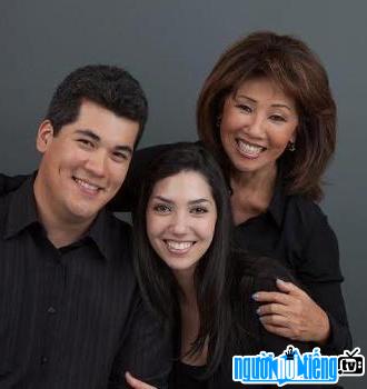 Journalist Linda Yu with her son and daughter