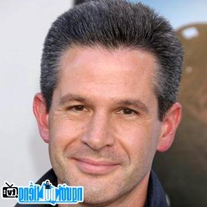 Latest picture of Playwright Simon Kinberg