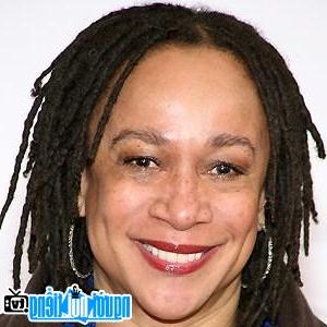 One Portrait Picture of TV Actress S Epatha Merkerson