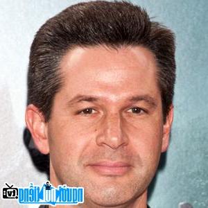 A portrait picture of Playwright Simon Kinberg
