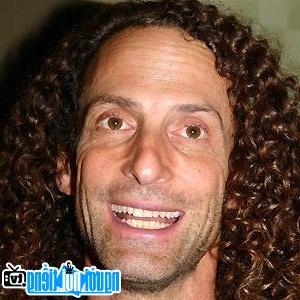 Một hình ảnh chân dung của Nghệ sĩ Saxophone Kenny G