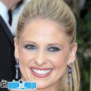 A New Picture of Sarah Michelle Gellar- Famous TV Actress New York City- New York