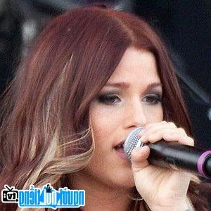 Latest Picture Of Pop Singer Cassadee Pope