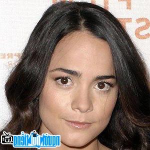 Latest Picture Of Actress Alice Braga