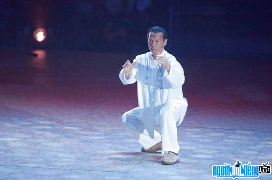 Image actor Bolo Yeung performing martial arts