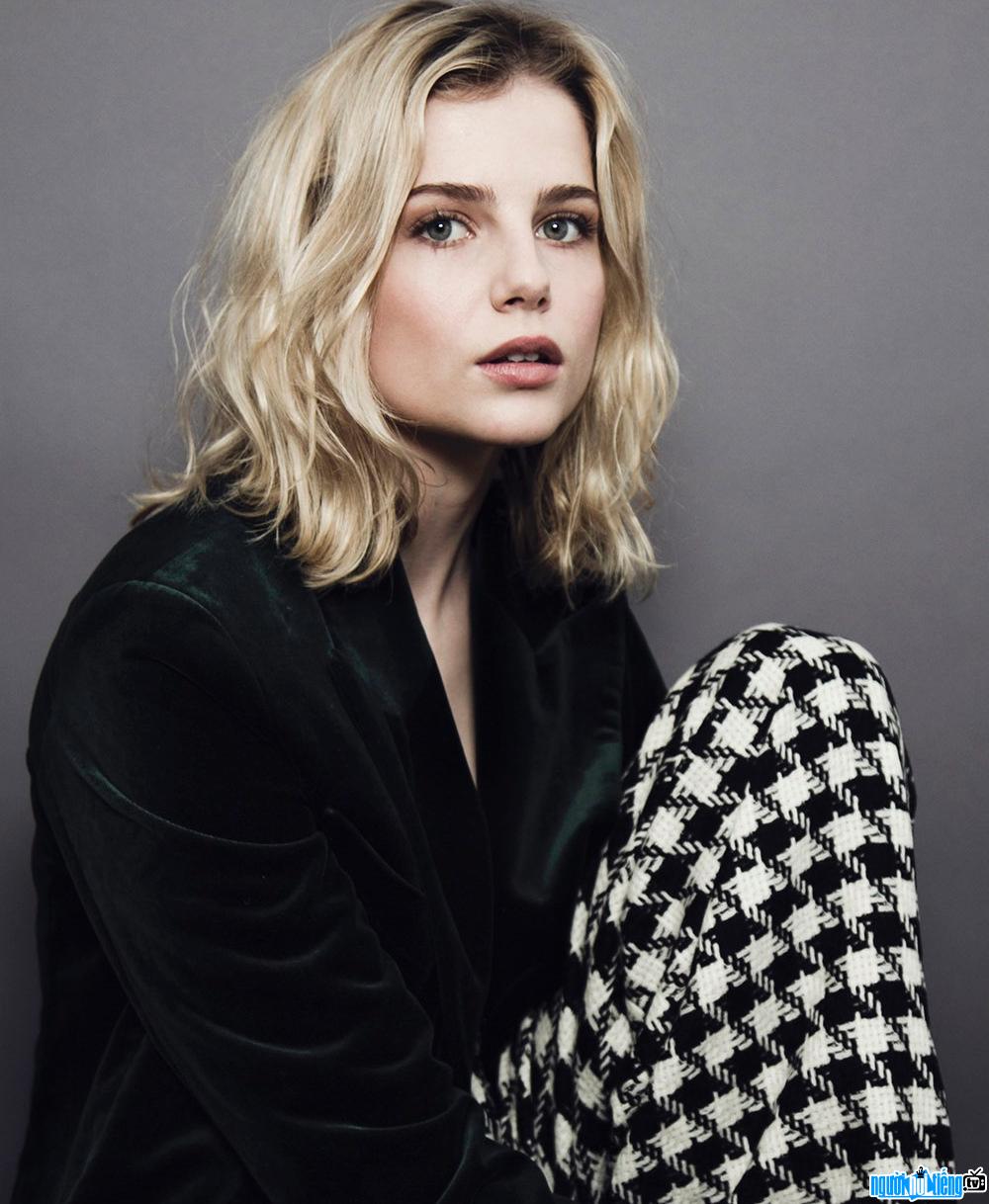 Photo Latest about actress Lucy Boynton