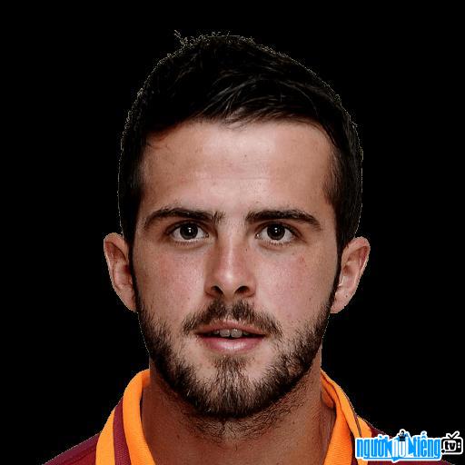 More portrait pictures of Miralem Pjanic Soccer Player