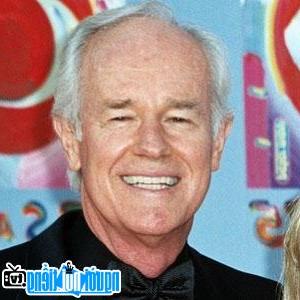 Latest Picture of TV Actor Mike Farrell