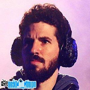 Guitar Brad Delson's Latest Picture
