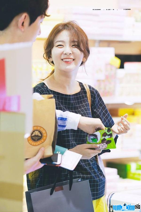 Picture of singer Seulgi with a lovely smile