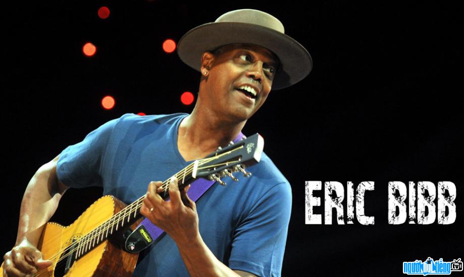 Picture of Eric Bibb with a guitar
