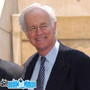 A Portrait Picture of Male TV actor Mike Farrell
