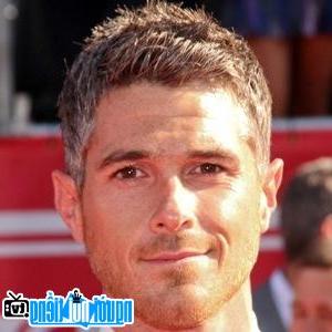 A Portrait Picture of Male television actor Dave Annable