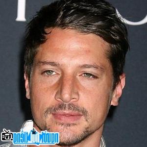 Latest Picture of Actor Simon Rex