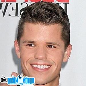 Latest Picture of TV Actor Charlie Carver