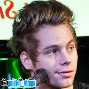 Image of Luke Hemmings