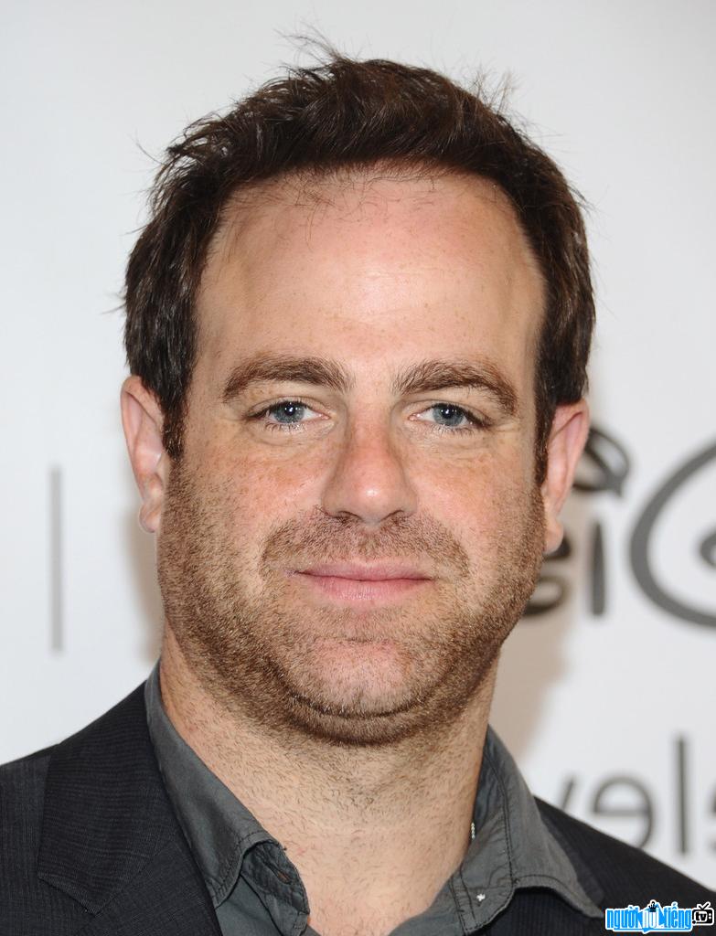 A new photo of actor Paul Adelstein