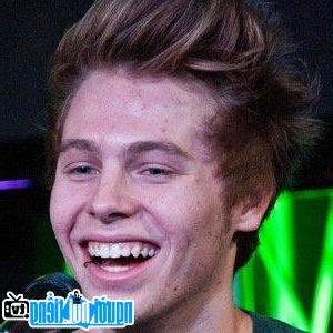 Một bức ảnh mới về Luke Hemmings- Ca sĩ nhạc pop nổi tiếng Sydney- Úc