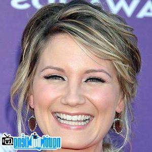 A New Picture of Jennifer Nettles- Famous Georgia Country Singer