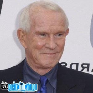 Latest Picture of Pop Singer Tom Smothers