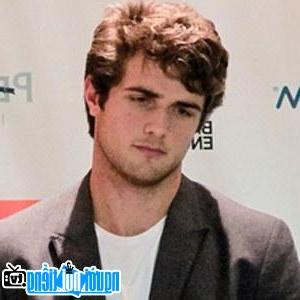 Latest picture of TV Actor Beau Mirchoff