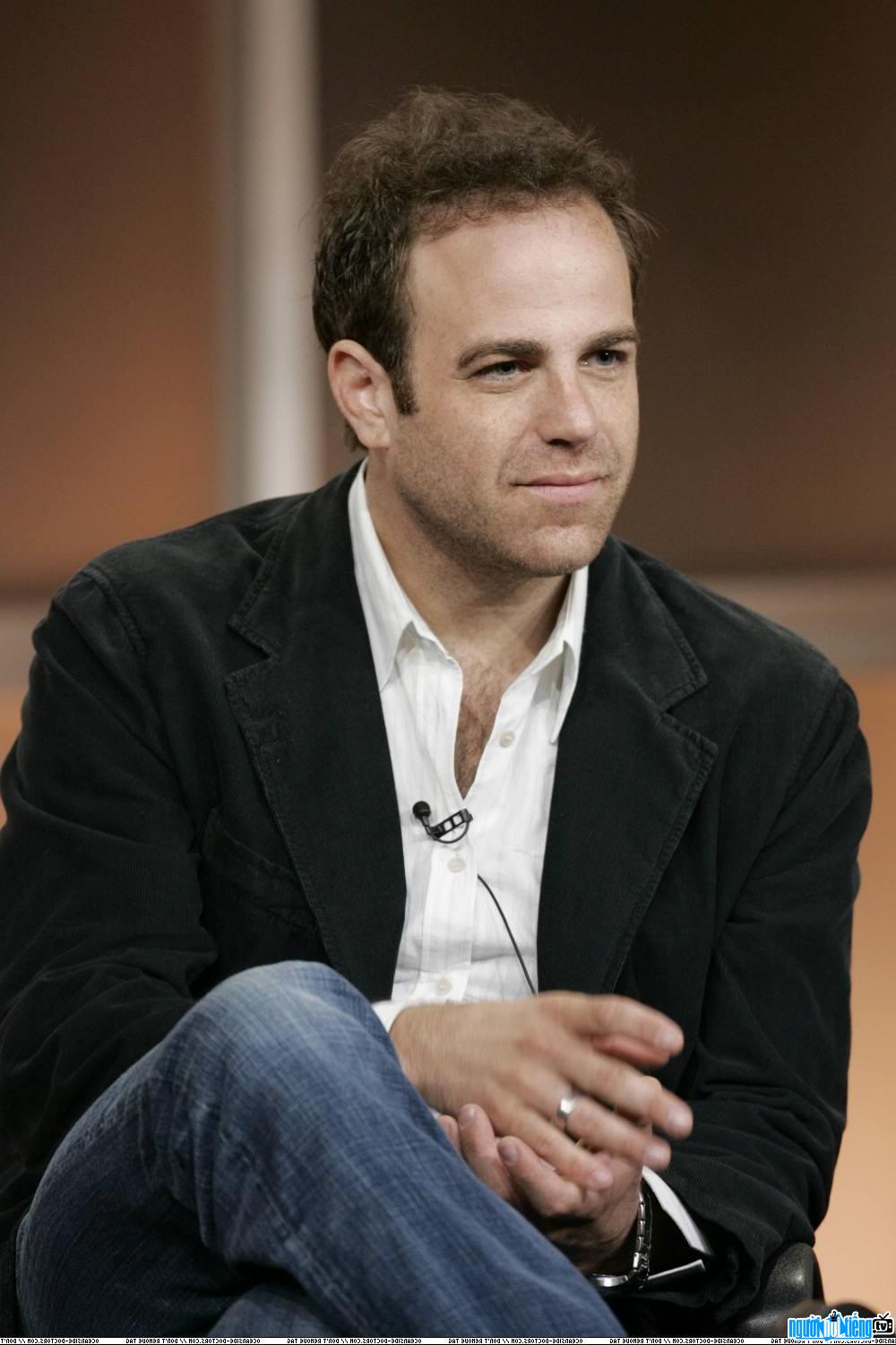 Another picture about actor Paul Adelstein