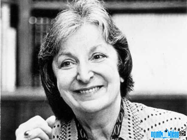 Pauline Kael is a writer best known for her best-selling book I Lost It at the Movies