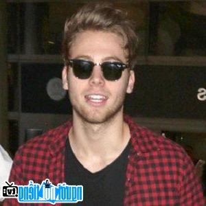 Ảnh chân dung Luke Hemmings