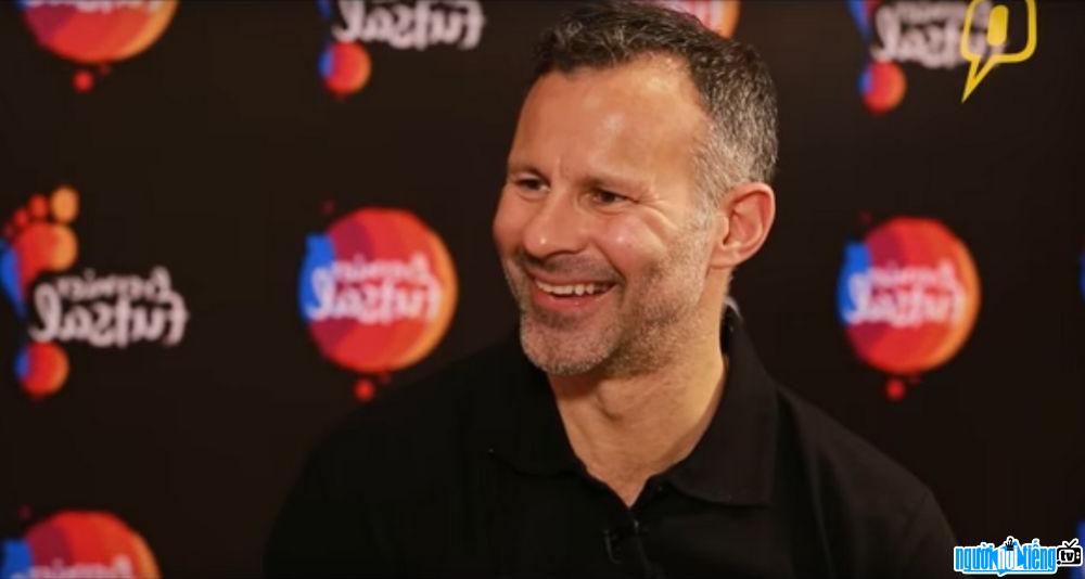 Other pictures of Coach Ryan Giggs
