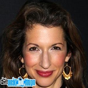 A portrait picture of Actress Alysia Reiner