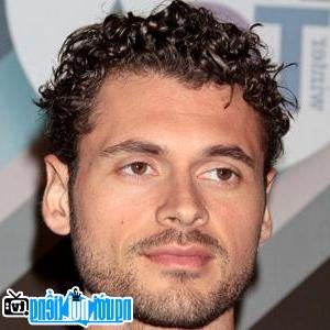 Latest picture of TV Actor Adan Canto