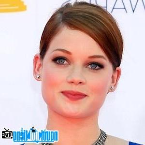 A Portrait Picture of Female TV actress Jane Levy