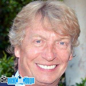 Một hình ảnh chân dung của Nhà sản xuất truyền hình Nigel Lythgoe