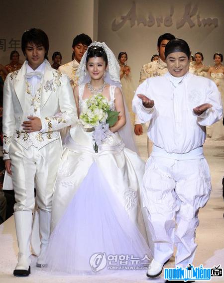 Show trình diễn áo cưới của nhà thiết kế Andre Kim