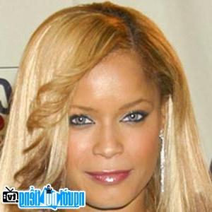 Latest Picture Of R&B Singer Blu Cantrell
