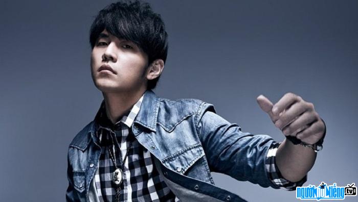 Ca sĩ Châu Kiệt Luân ông vua nhạc Pop Đài Loan