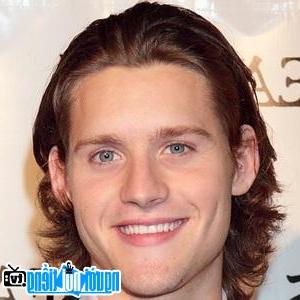 A Portrait Picture of Television Actor picture of Luke Kleintank
