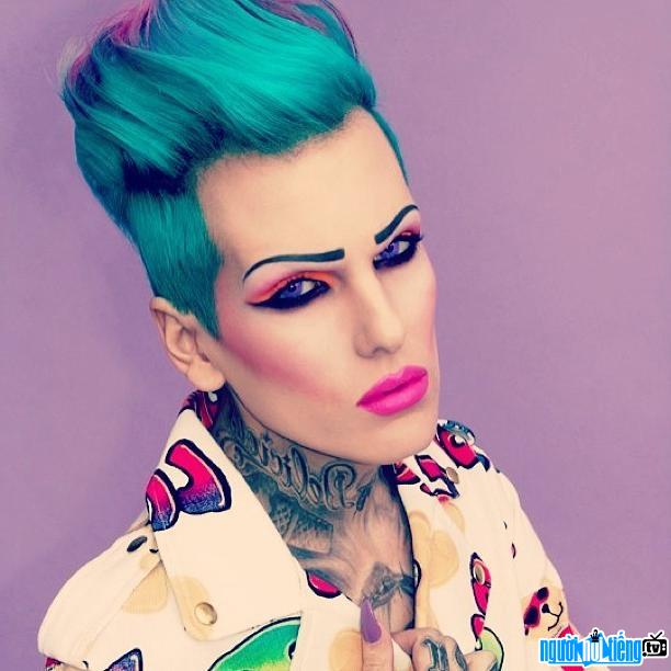 Một hình ảnh chân dung của Ca sĩ nhạc pop Jeffree Star